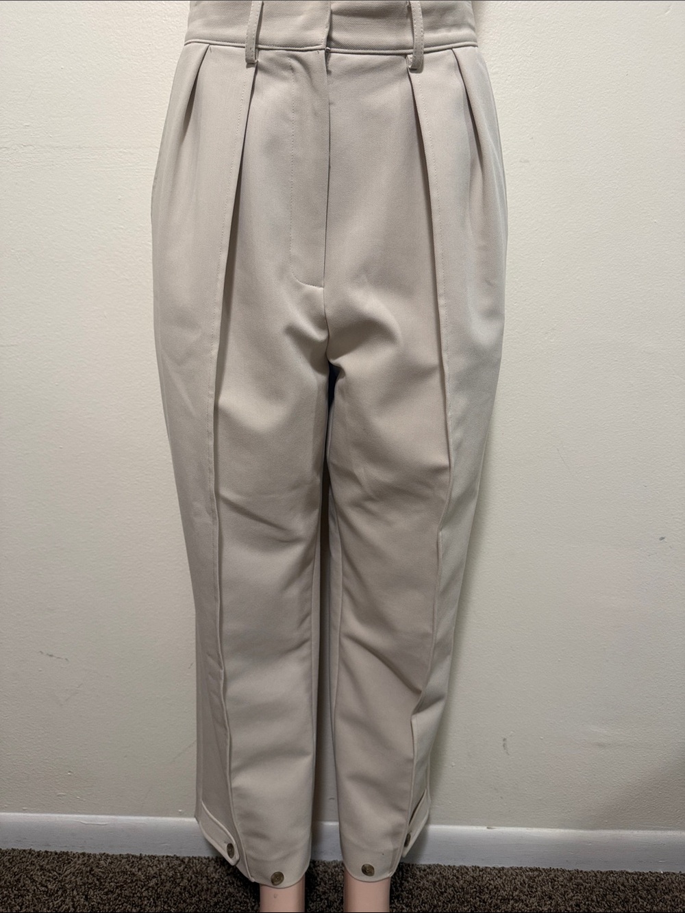 Antonio Melani woman pants size 8 beige khaki color worn once